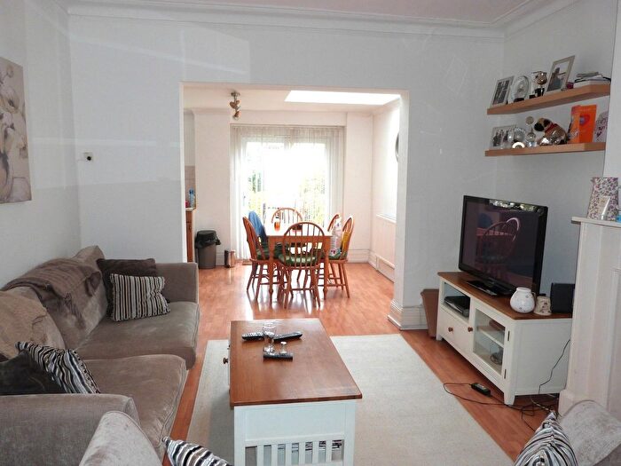 2 Bedroom Flat To Rent In London, NW11