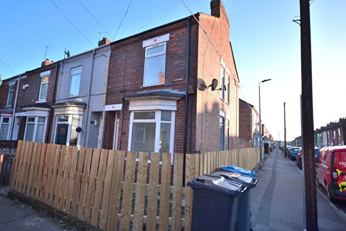 2 Bedroom Terraced House To Rent In Park Grove, Hull, HU9