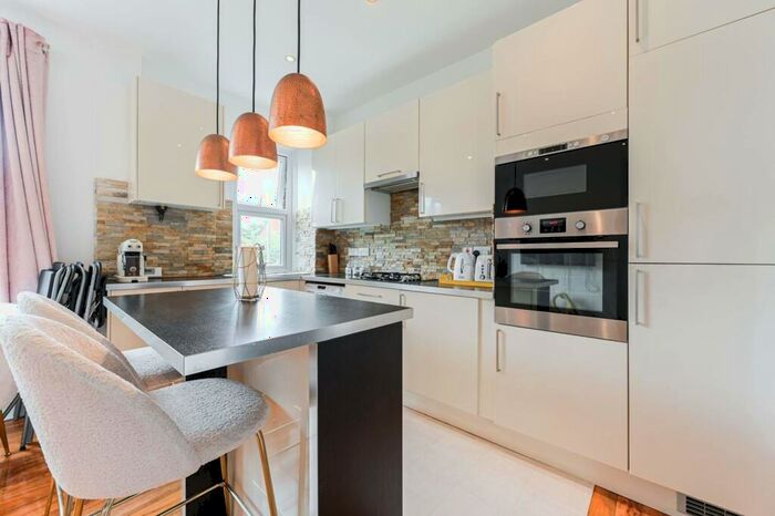 3 Bedroom Maisonette To Rent In Herne Hill, Herne Hill, London, SE24