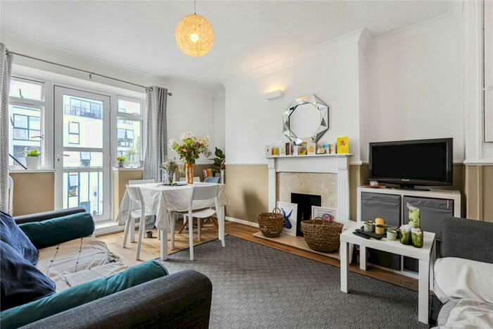 3 Bedroom Apartment To Rent In Southgate Road, London, N1