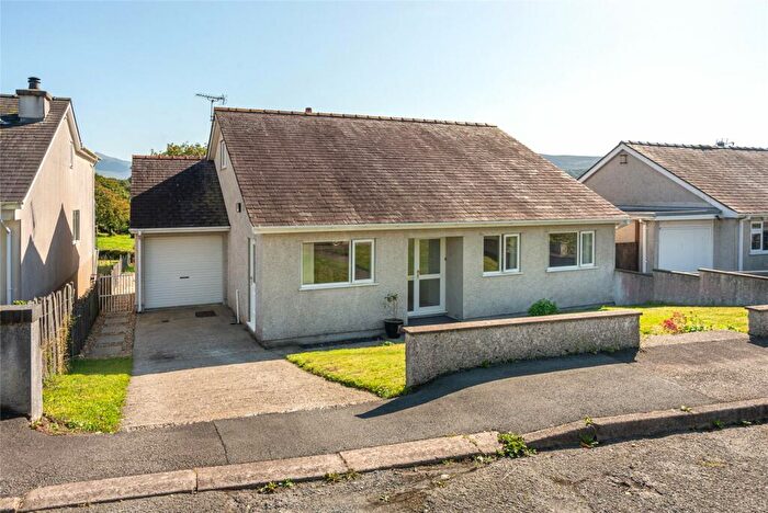 4 Bedroom Detached House For Sale In Bryn Eglwys, Penisarwaun, Caernarfon, LL55