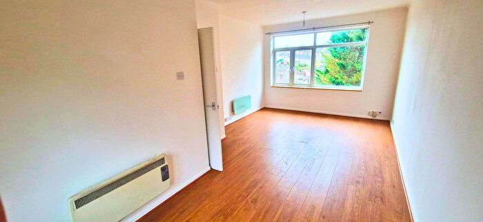 2 Bedroom Flat To Rent In Meyrick Avenue, Luton, LU1