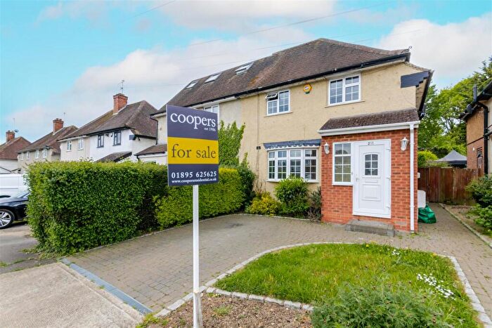 3 Bedroom Semi-Detached House For Sale In Ladygate Lane, Ruislip, HA4