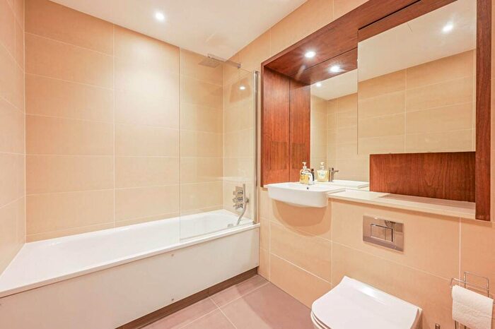 1 Bedroom Flat To Rent In Maine Tower, , Canary Wharf, London, E14