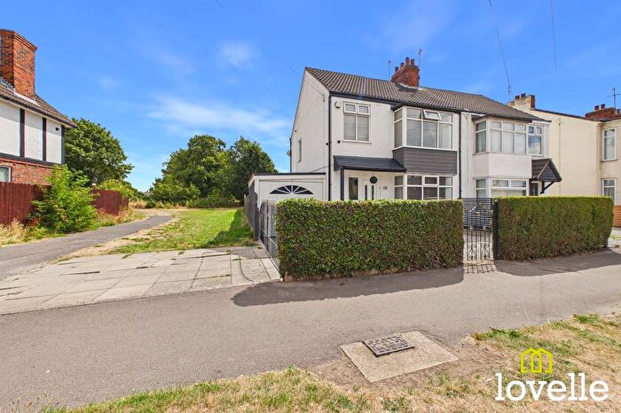 3 Bedroom Semi-Detached House For Sale In Anlaby Park Road South, Hull, HU4