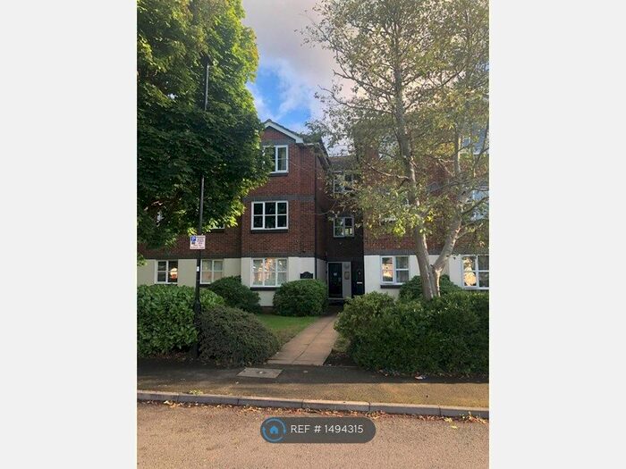 2 Bedroom Flat To Rent In Oliver Court, Isleworth, TW7