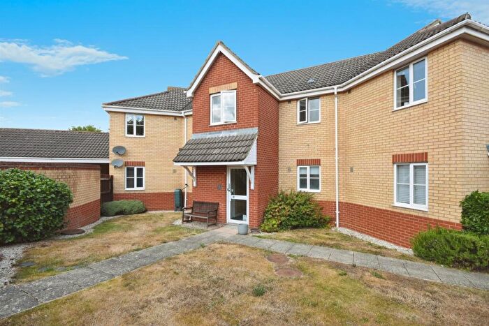 2 Bedroom Flat For Sale In Amcotes Place, Chelmsford, CM2