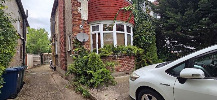2 Bedroom Apartment To Rent In Westside, London, NW4