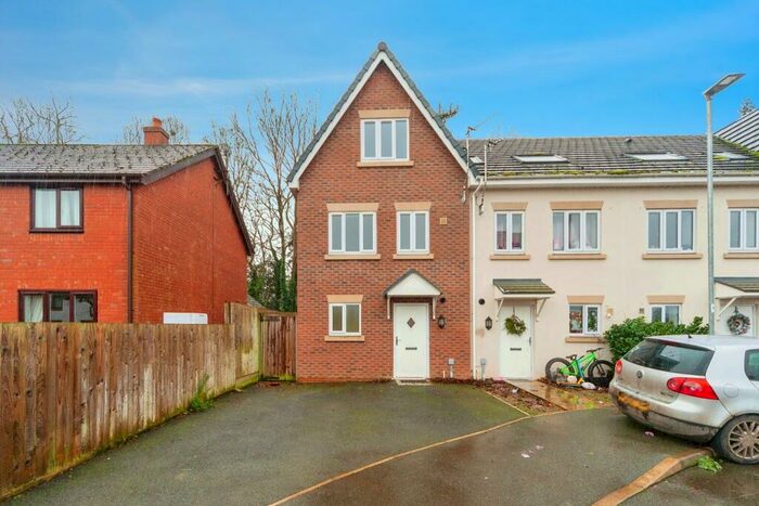 4 Bedroom Terraced House For Sale In Rhyd Y Byll, Rhewl, Ruthin, LL15