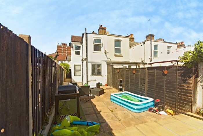 2 Bedroom End Of Terrace House For Sale In Alpha Road, Croydon, CR0