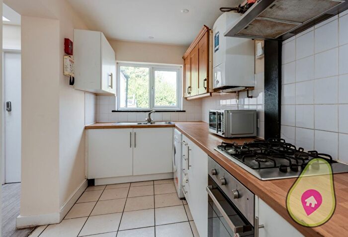6 Bedroom Semi-Detached House To Rent In Cricket Road, Oxford, OX4