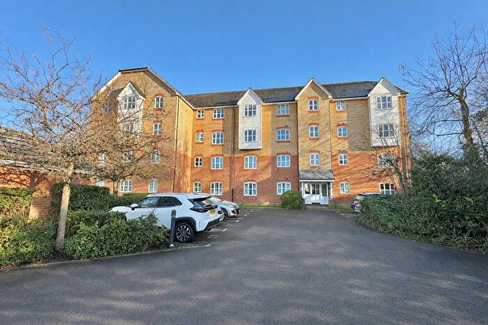 2 Bedroom Flat For Sale In Friarscroft Way, Aylesbury, Buckinghamshire, HP20