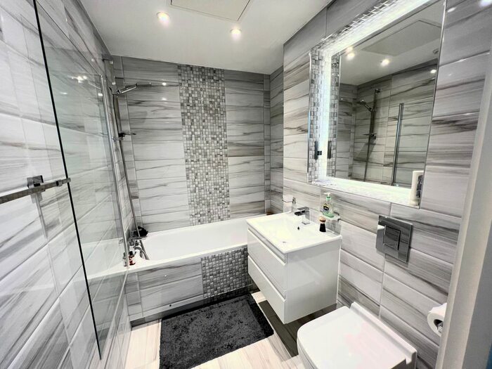 1 Bedroom Flat To Rent In Maybury Close, Frimley, Camberley, Surrey, GU16