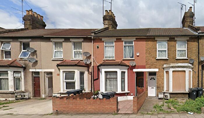 2 Bedroom Flat To Rent In Ley Street, Essex, IG1