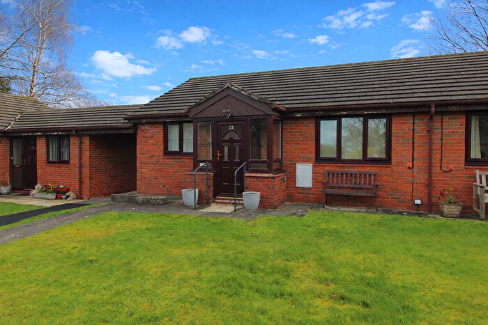 2 Bedroom Semi-Detached Bungalow For Sale In Kings Court, Leyland, Lancashire, PR25