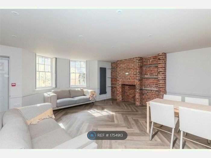 4 Bedroom Flat To Rent In Brunswick Road, Hove, BN3