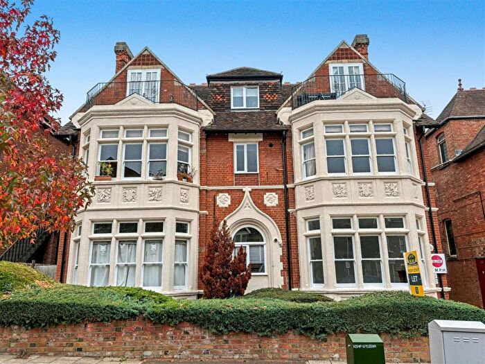 2 Bedroom Apartment For Sale In Rothsay Road, Bedford, MK40