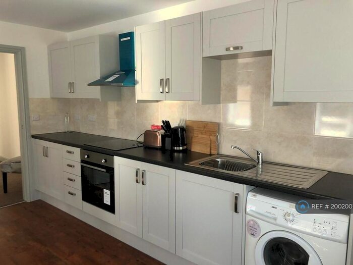 2 Bedroom Flat To Rent In Cattell Road, Warwick, CV34