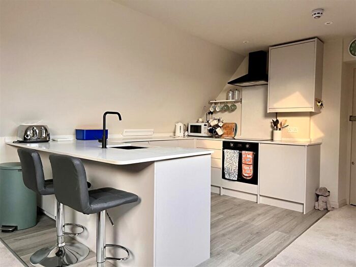 2 Bedroom Property To Rent In High Street, Ripley, GU23