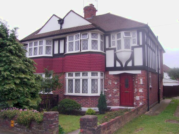 3 Bedroom Semi-Detached House To Rent In Garth Road, Royal Park Gate, North Kingston, KT2