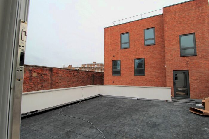 3 Bedroom Flat To Rent In Rushey Green, Catford, SE6