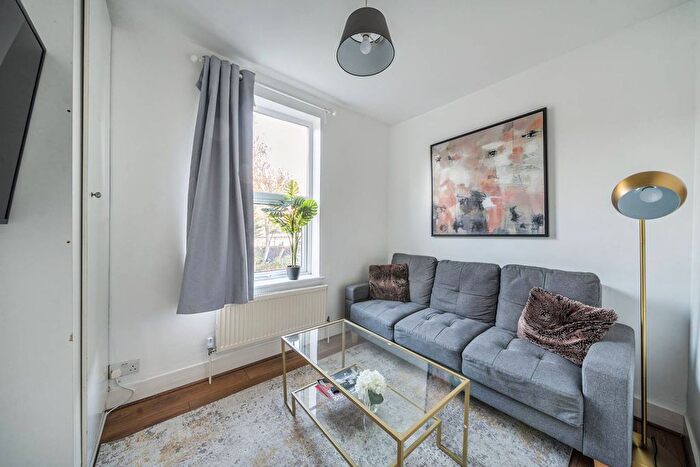 2 Bedroom Flat To Rent In Weston Park, Crouch End, London, N8