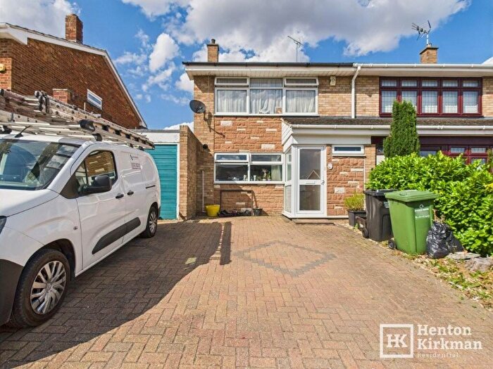 3 Bedroom Semi-Detached House To Rent In Meadow Rise, Billericay, Essex, CM11