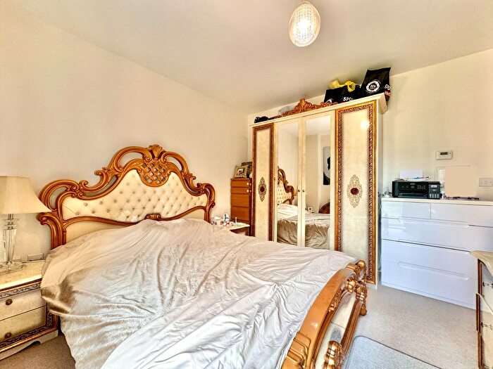 2 Bedroom Flat For Sale In Echo Court, Telegraph Avenue, London, NW9