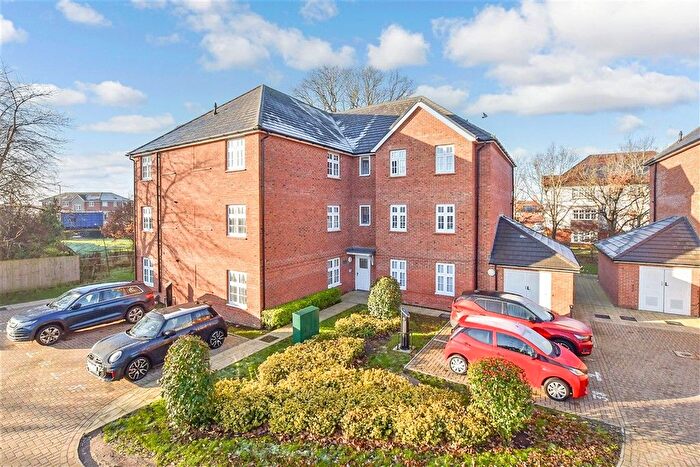 2 Bedroom Flat For Sale In Broadclough Way, Maidstone, Kent, ME17