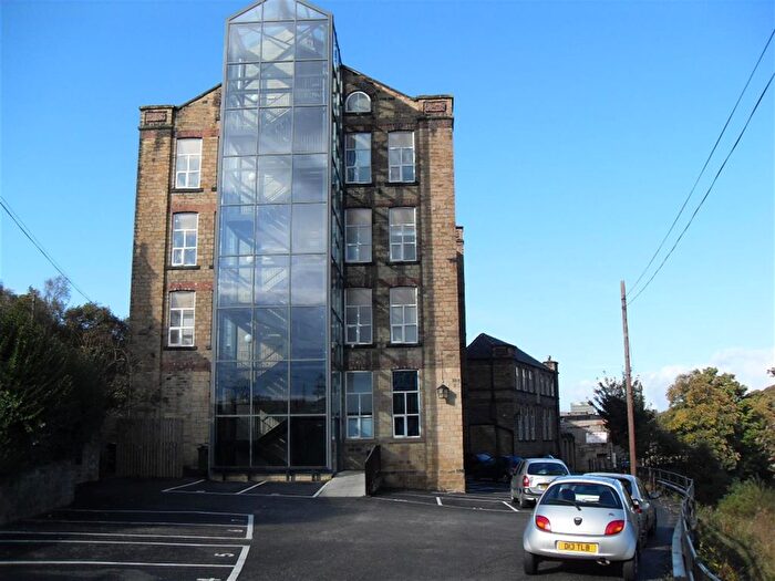 1 Bedroom Flat To Rent In Fearnley Mill Drive, Huddersfield, HD5