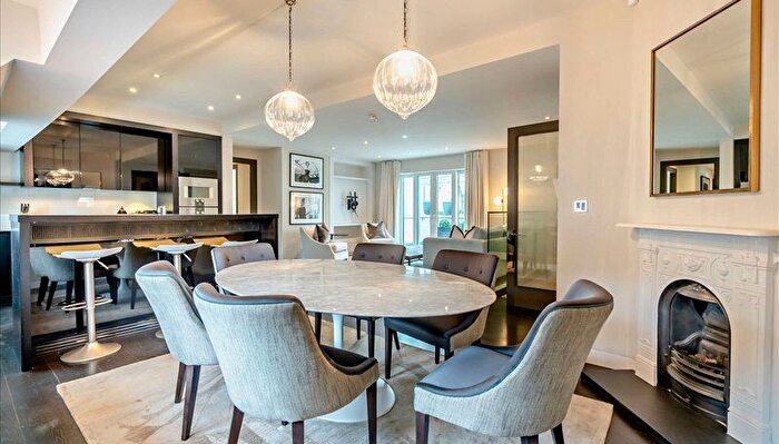 2 Bedroom Flat To Rent In Duke Street, London, W1K