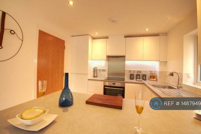 2 Bedroom Flat To Rent In Ainger Close, Aylesbury, HP19