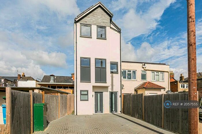 Studio To Rent In Service Road, Addlestone, KT15