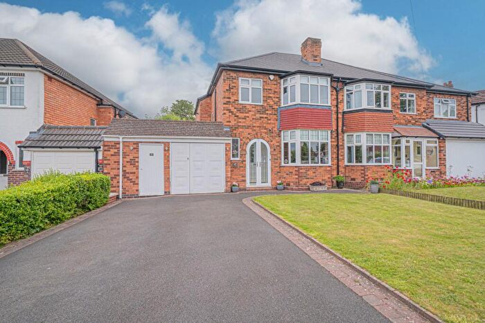 3 Bedroom Semi Detached House For Sale In Bourton Road, Solihull, B92