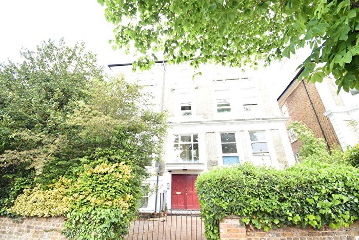 1 Bedroom Flat To Rent In Avenue Elmers, Surbiton, KT6