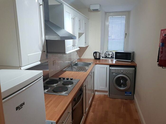 3 Bedroom Flat To Rent In Strathmartine Road, Strathmartine, Dundee, DD3