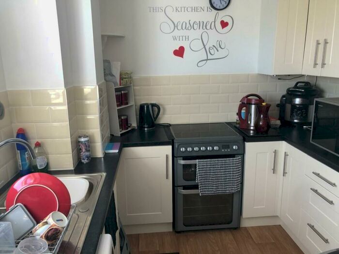 2 Bedroom Flat To Rent In Lake Drive, Peacehaven, BN10