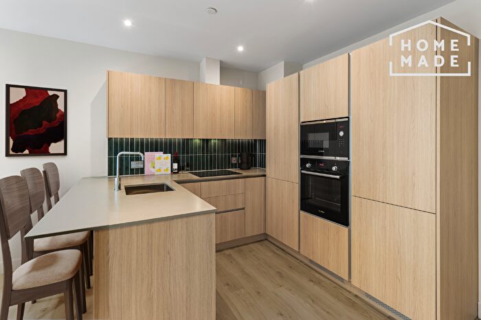3 Bedroom Flat To Rent In Pearl Yard, Biscuit Walk, SE16