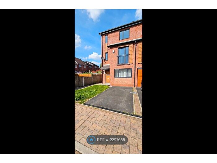 4 Bedroom End Of Terrace House To Rent In Chaucer Way, Salford, M7