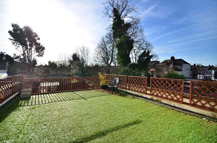 4 Bedroom Flat To Rent In Greyhound Lane, Streatham Common, London, SW16