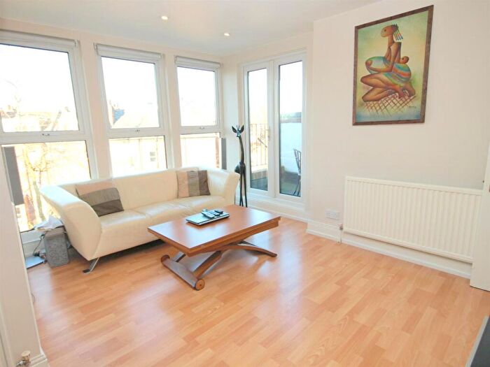 2 Bedroom Flat For Sale In Goldhurst Terrace, South Hampstead, NW6