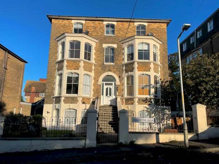 2 Bedroom Flat To Rent In Godwyne Road, Dover, CT16
