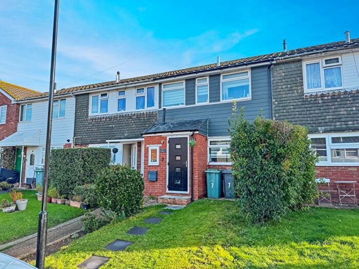 3 Bedroom Terraced House For Sale In Horseshoe Close, Northwood, PO31