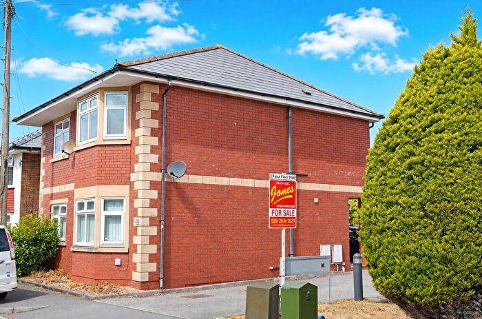 2 Bedroom Apartment For Sale In Groveland Road, Birchgrove, Cardiff, CF14