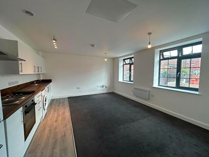 2 Bedroom Apartment To Rent In Holland Street, Nottingham, Nottinghamshire, NG7