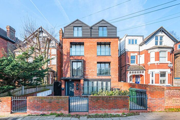 2 Bedroom Flat To Rent In Conyers Road, Streatham, London, SW16