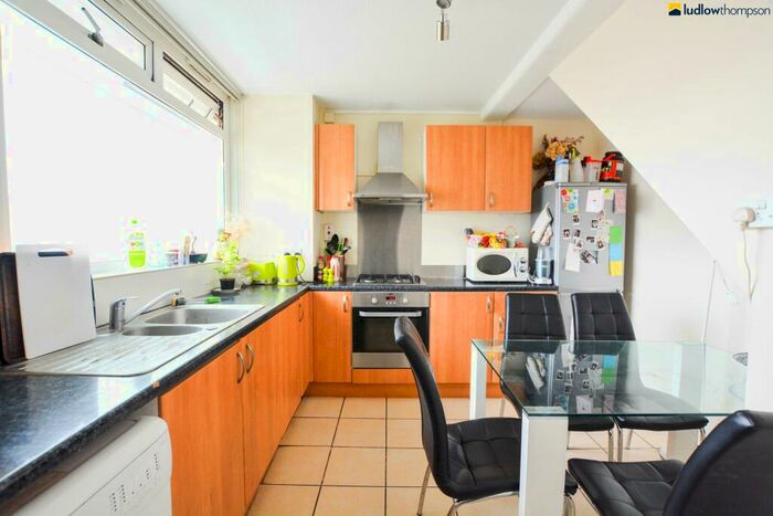3 Bedroom Flat To Rent In Cambridge Heath Road, London, E1