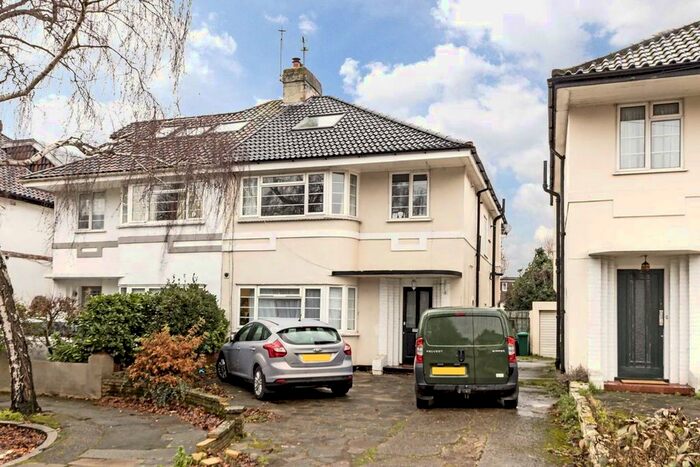 2 Bedroom Flat To Rent In Park House Gardens, Twickenham, TW1