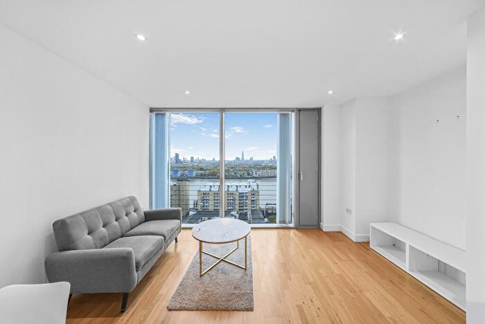1 Bedroom Apartment To Rent In Landmark East Tower, Marsh Wall, E14