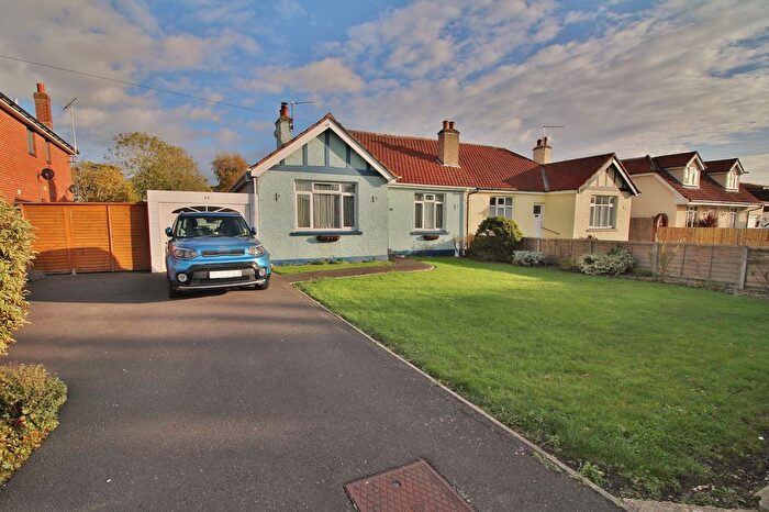 3 Bedroom Semi Detached Bungalow For Sale In Park Lane, Bedhampton, PO9